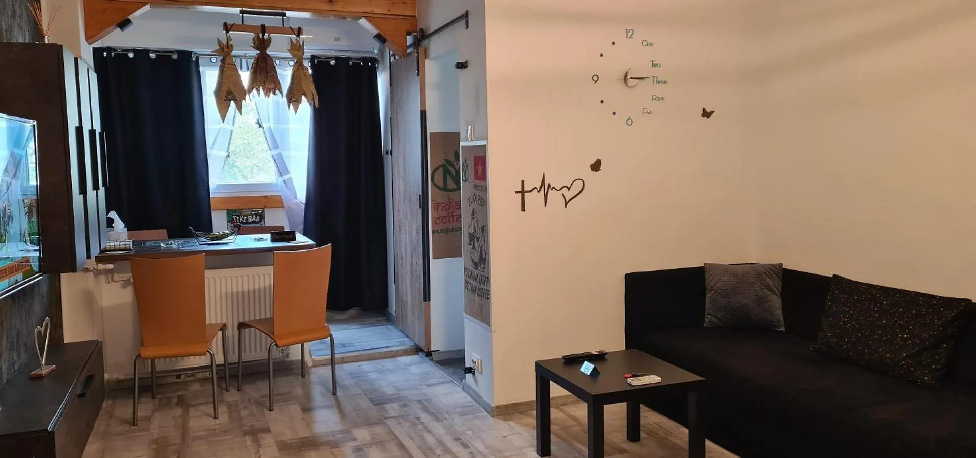 Tiki'S Bar Studio Bucharest Apartment