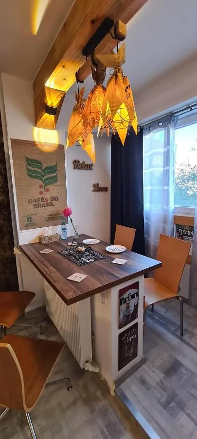 Tiki'S Bar Studio بوخارست شقة