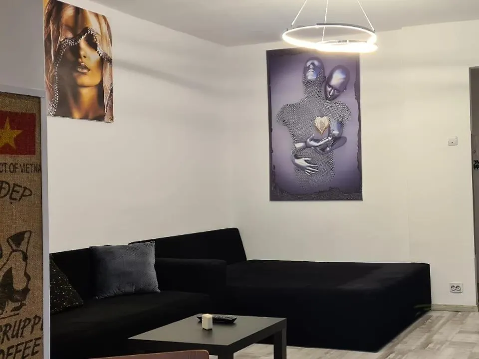 Tiki'S Bar Studio بوخارست رومانيا